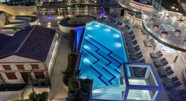 هتل دابل تری بای هیلتون (Doubletree By Hilton) کوش آداسی
