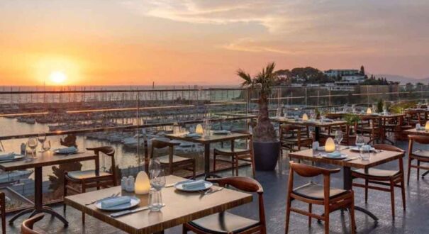 هتل دابل تری بای هیلتون (Doubletree By Hilton) کوش آداسی