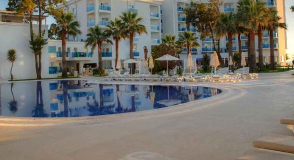هتل (Le Bleu Hotel & Resort) کوش آداسی