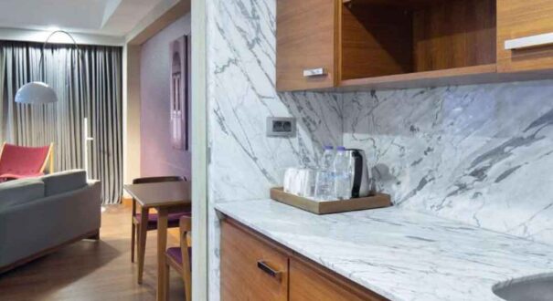 هتل دابل تری بای هیلتون (Doubletree By Hilton) کوش آداسی