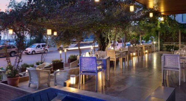 هتل دابل تری بای هیلتون (Doubletree By Hilton) کوش آداسی