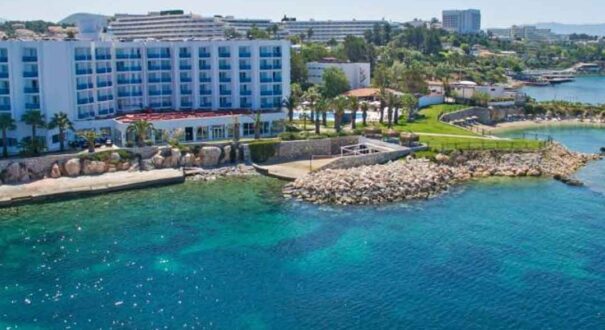 هتل (Le Bleu Hotel & Resort) کوش آداسی