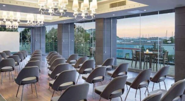 هتل دابل تری بای هیلتون (Doubletree By Hilton) کوش آداسی