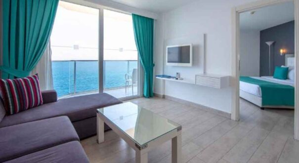 هتل (Le Bleu Hotel & Resort) کوش آداسی