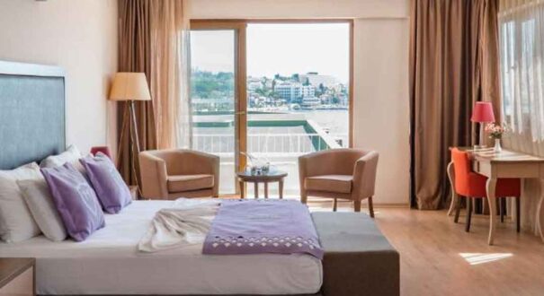 هتل لیدیز (Ladies Beach Suit Otel) کوش آداسی