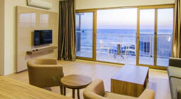 هتل لیدیز (Ladies Beach Suit Otel) کوش آداسی